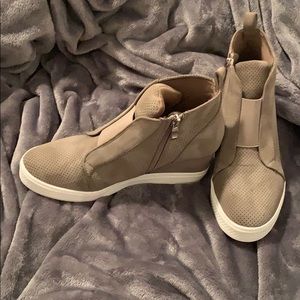 🤍 Taupe CCOCCI Zoe Wedge